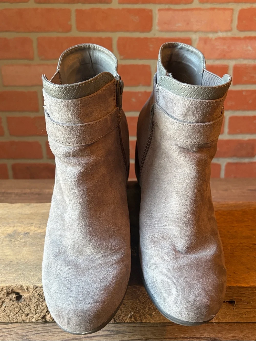 Croft & Barrow Women’s Terminal Grey Faux Suede Ankle Boots – Size 7.5 Medium